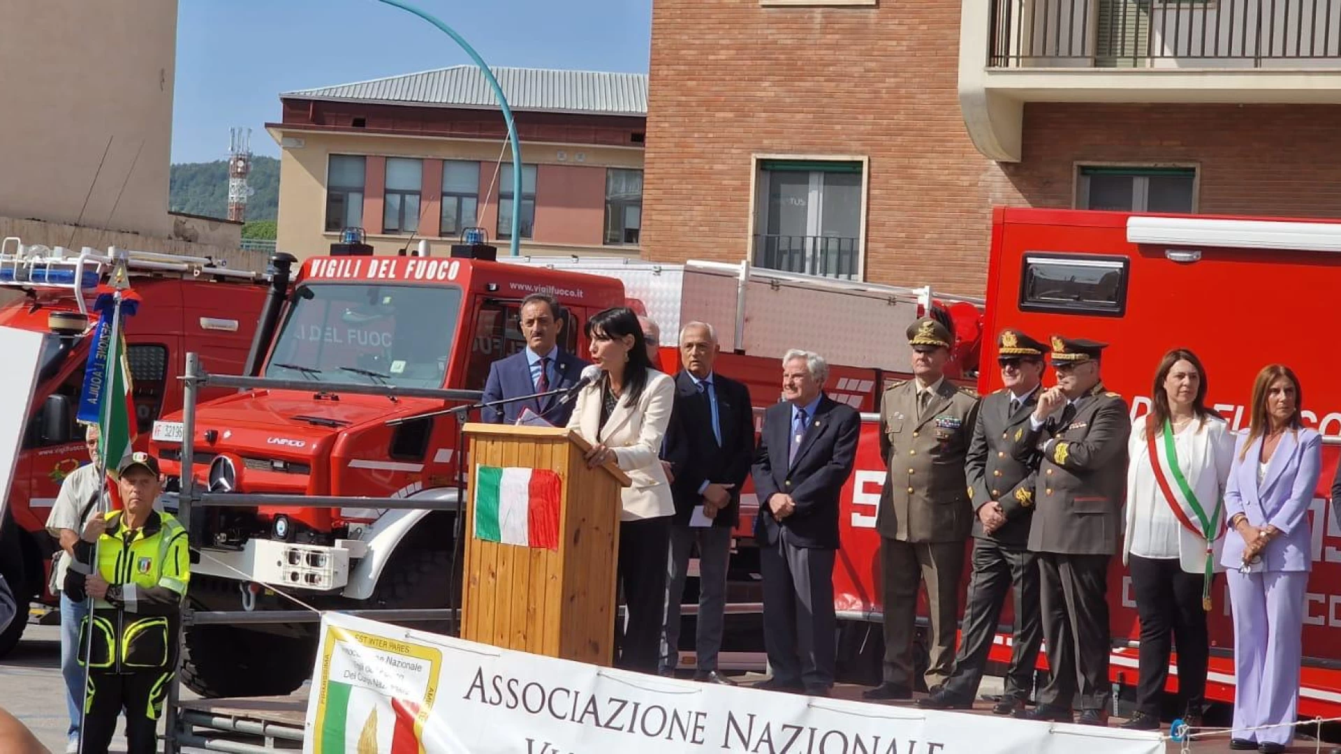 Raduno interregionale Associazione Nazionale Vigili del Fuoco , presenti i deputati molisani Lancellotta e Della Porta.